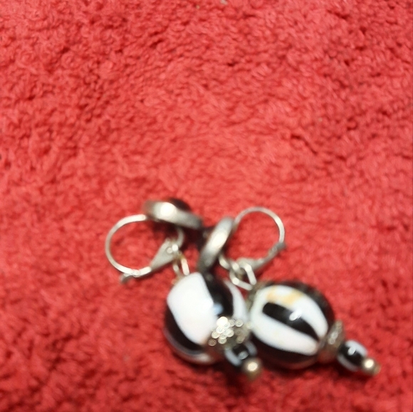 Nice earrings - Picture 2 of 2